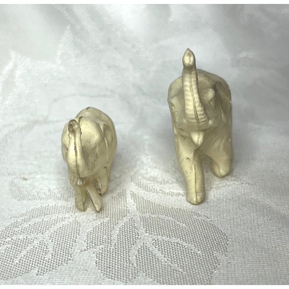 Vintage Set of 2 White Resin Elephant Figurines Trunks Up Lucky Elephants - Picture 2 of 9